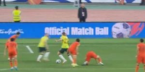 媒体人斥伊万：踢到一半把黄政宇叫回来，啥好人也禁不住这么折腾