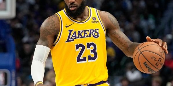 摊牌了，詹姆斯突爆争议决定！湖人队很意外，球迷：又想抱团了