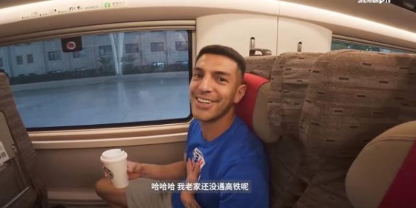 九游体育-申花外援对高铁赞不绝口 路易斯：我老家还没有呢