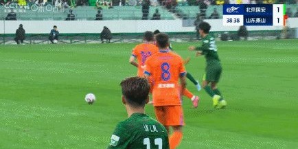 【中超】1场3红！法比奥双响 10人国安6比1胜9人泰山