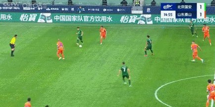 【中超】1场3红！法比奥双响 10人国安6比1胜9人泰山